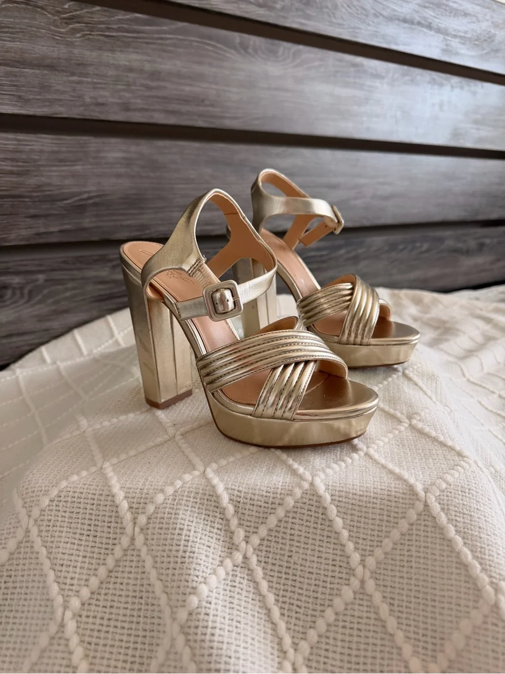 Jewel Badgley Mischka Gold Metallic Platform Block Heel Sandals